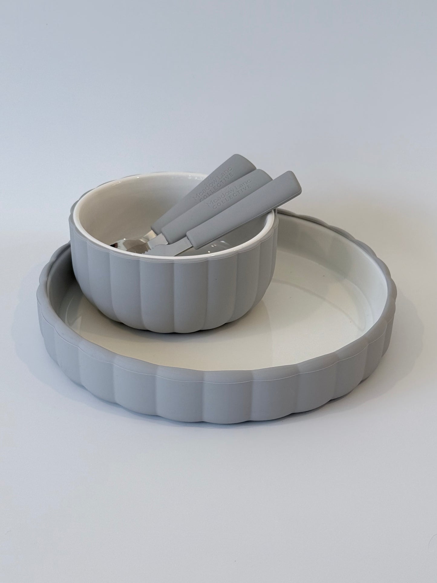 Ceramic Scallop Set – Plate | Bowl | Cutlery