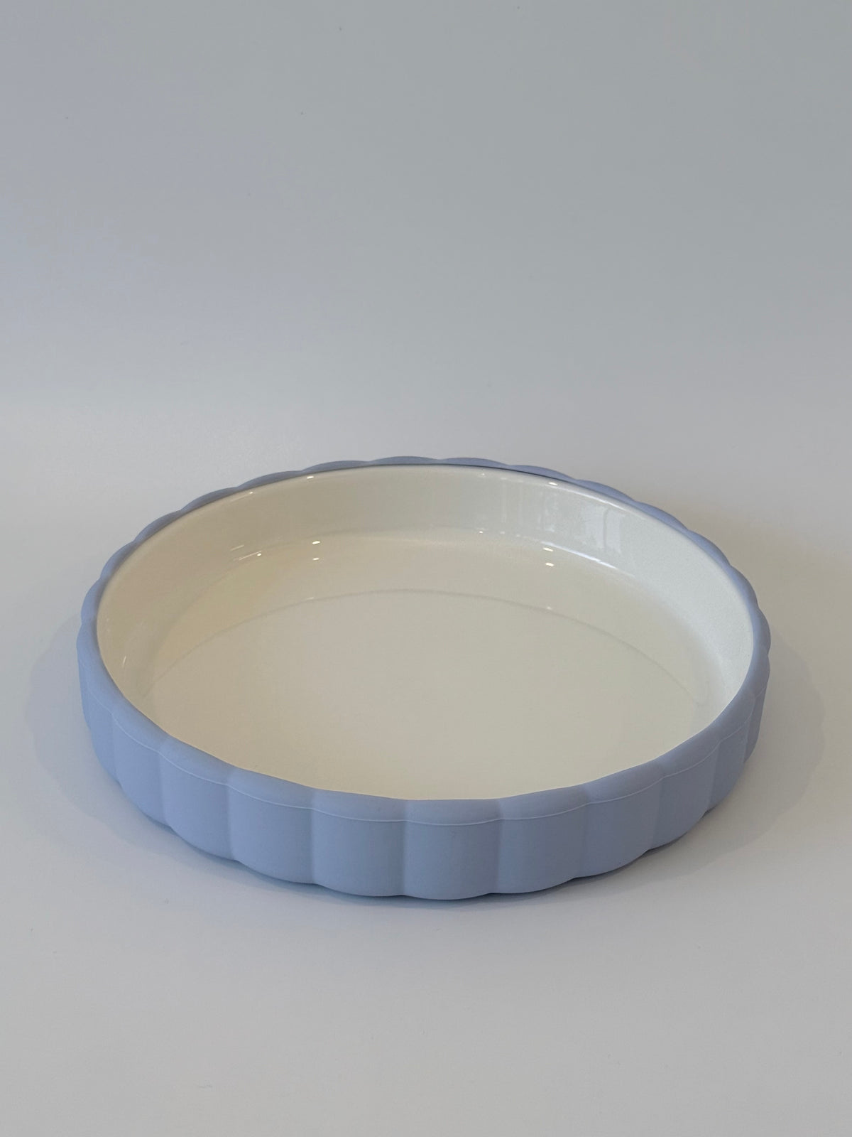 Ceramic Plate With Scallop Silicone Sleeve