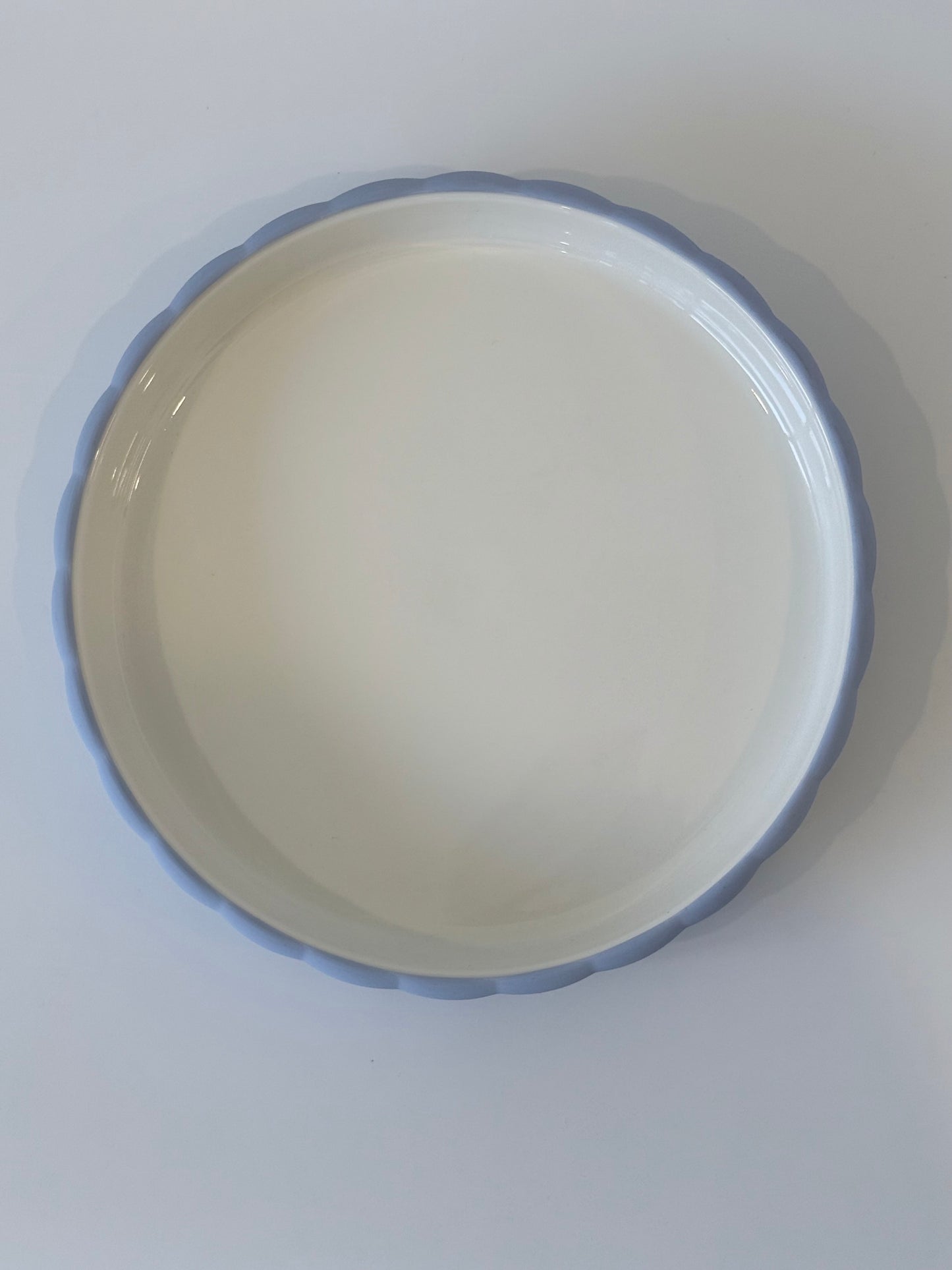 Ceramic Plate With Scallop Silicone Sleeve