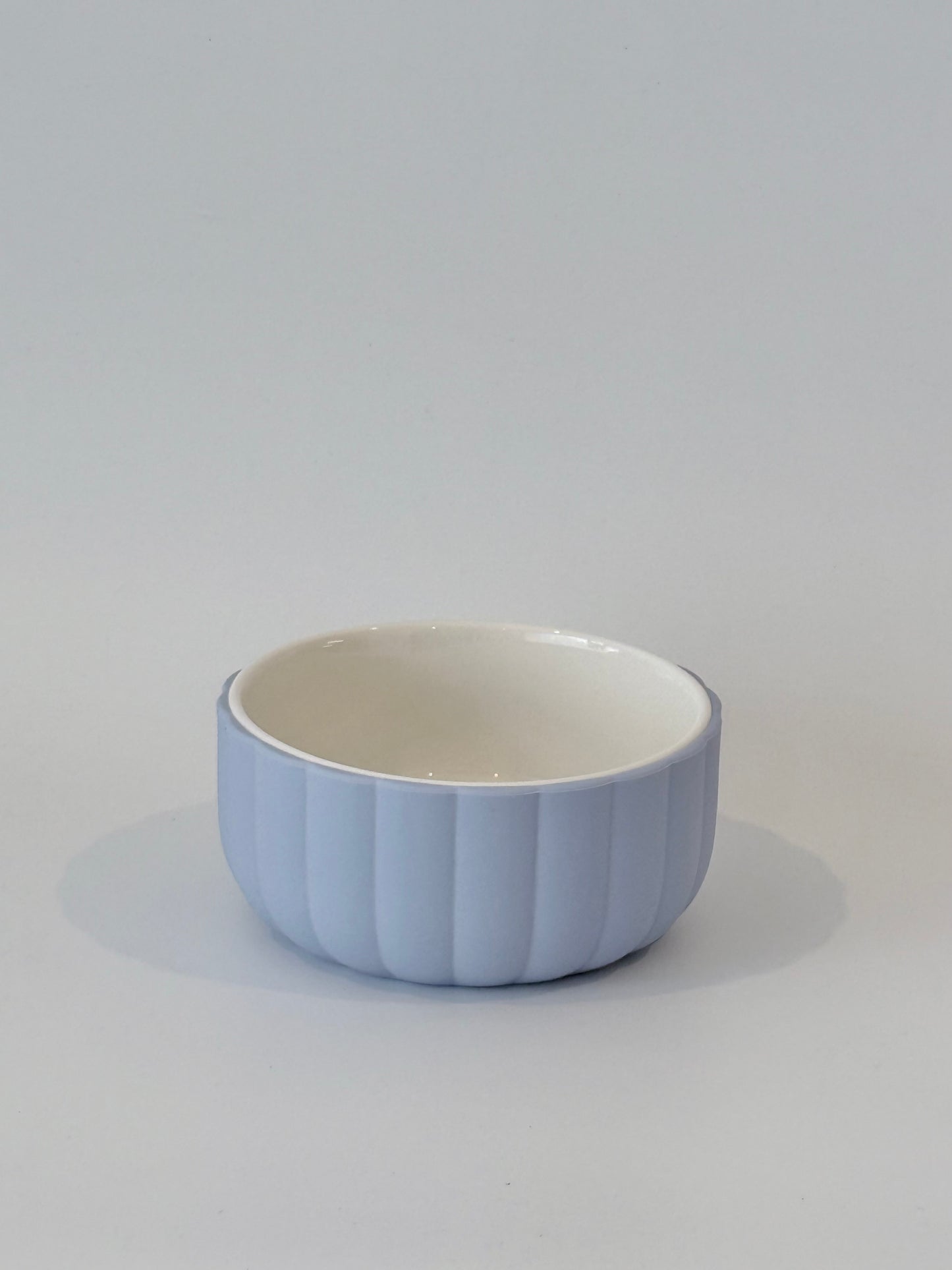 Ceramic Bowl With Scallop Silicone Sleeve