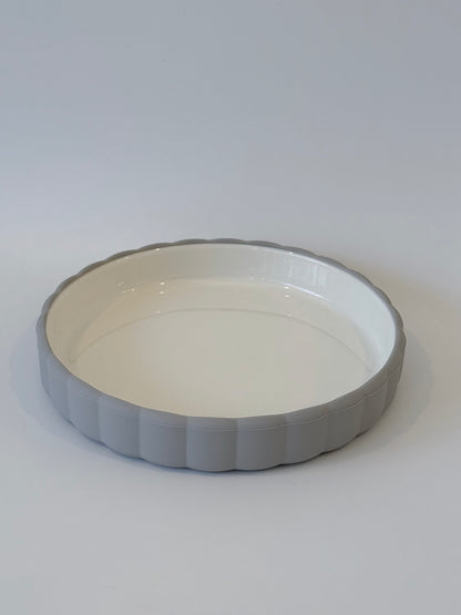 Ceramic Plate With Scallop Silicone Sleeve