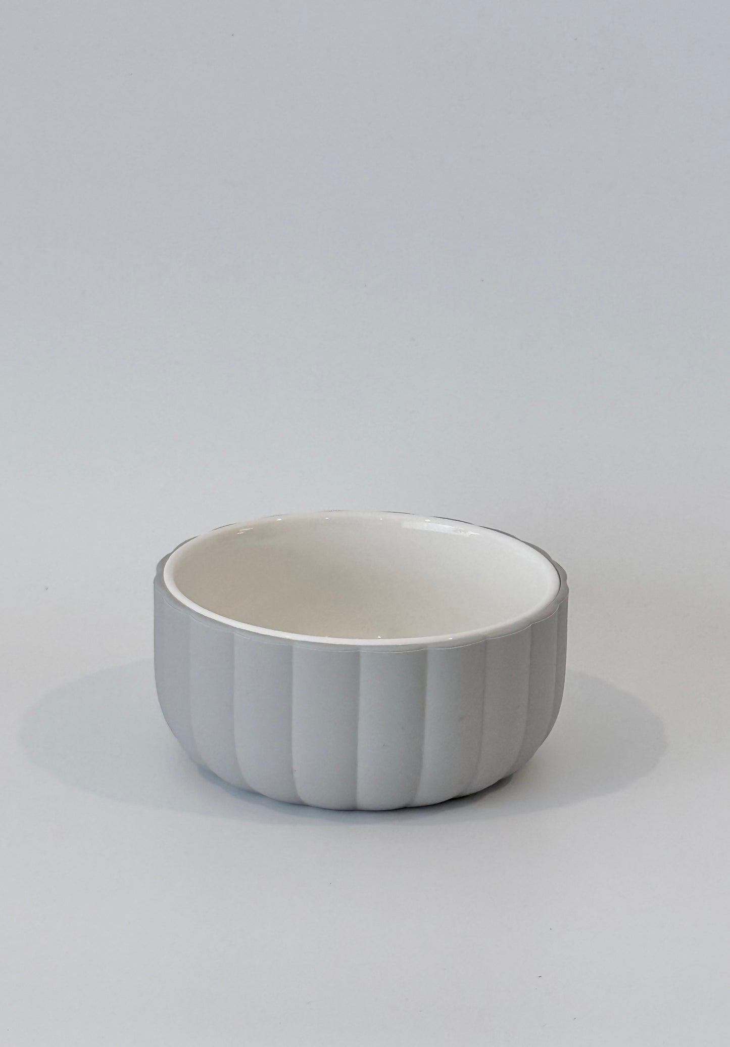 Ceramic Bowl With Scallop Silicone Sleeve